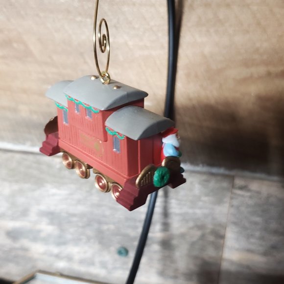 1991 Claus & Co R.R. Caboose - Handcrafted Hallmark Keepsake Ornament - Picture 5 of 7